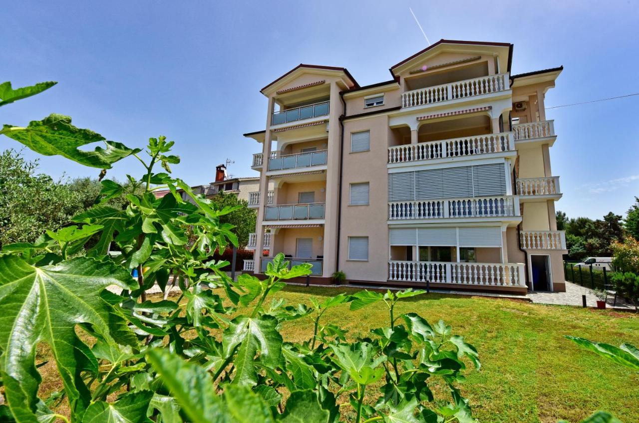 Apartments Elin Sofia Πόρετς Εξωτερικό φωτογραφία