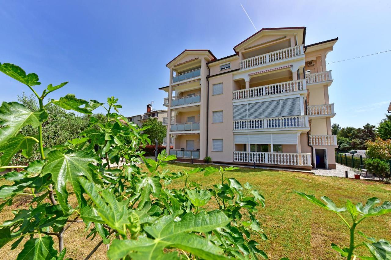 Apartments Elin Sofia Πόρετς Εξωτερικό φωτογραφία