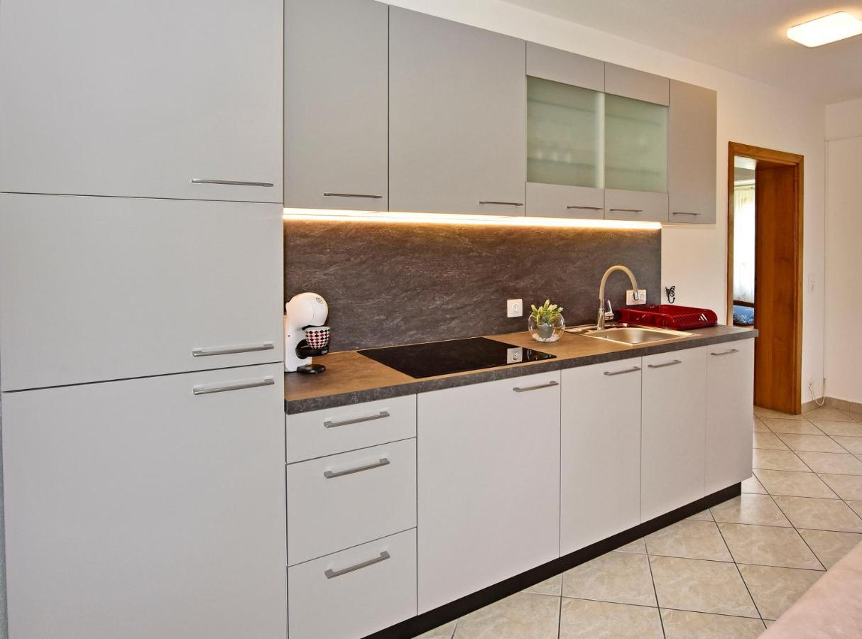 Apartments Elin Sofia Πόρετς Εξωτερικό φωτογραφία