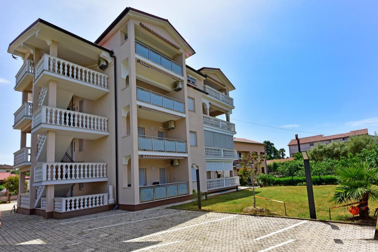 Apartments Elin Sofia Πόρετς Εξωτερικό φωτογραφία