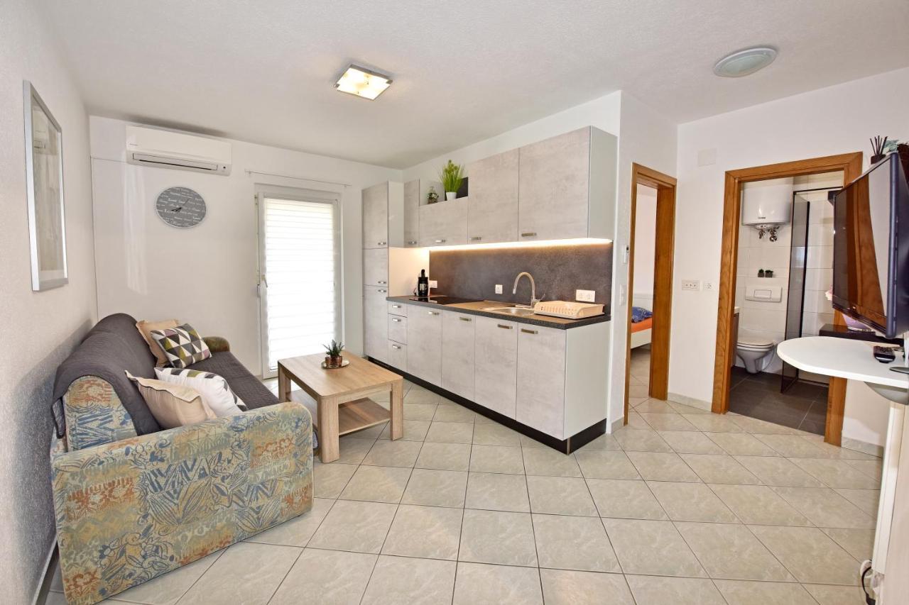 Apartments Elin Sofia Πόρετς Εξωτερικό φωτογραφία