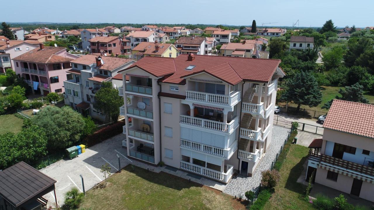 Apartments Elin Sofia Πόρετς Εξωτερικό φωτογραφία
