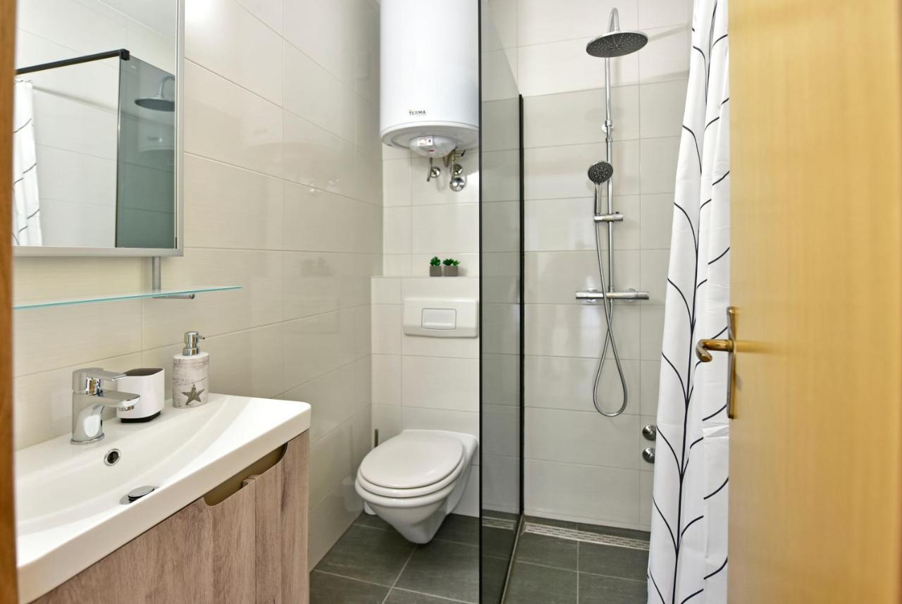 Apartments Elin Sofia Πόρετς Εξωτερικό φωτογραφία