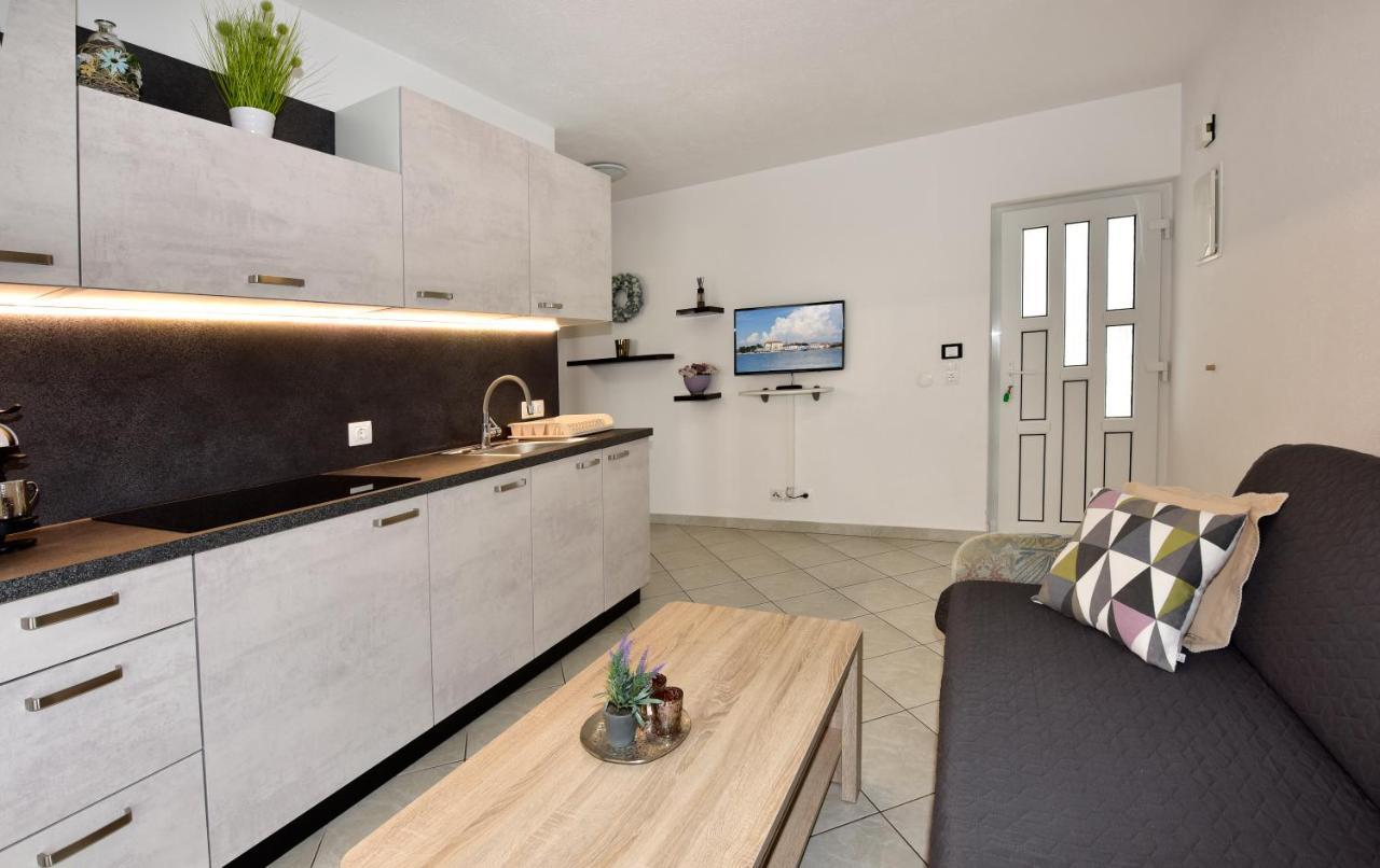 Apartments Elin Sofia Πόρετς Εξωτερικό φωτογραφία